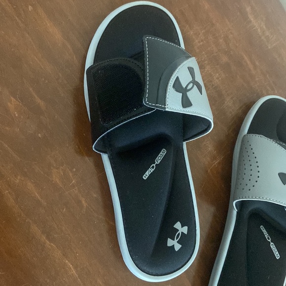 Under armour slides - Picture 2 of 3